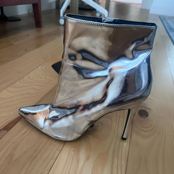 Silver pointed toe heeled boots - size 7 1/2 - Picture 2 of 6